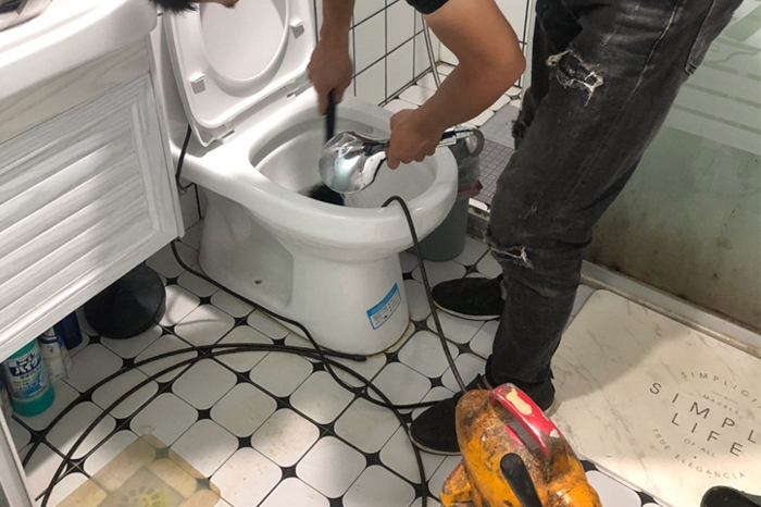 寮步镇马桶堵塞自己疏通还是找师傅？专业上门服务让你省时更省心